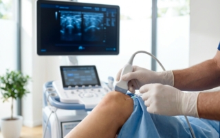 Ultrasound-guided knee injection showing alternatives to knee replacement surgery in modern clinic
